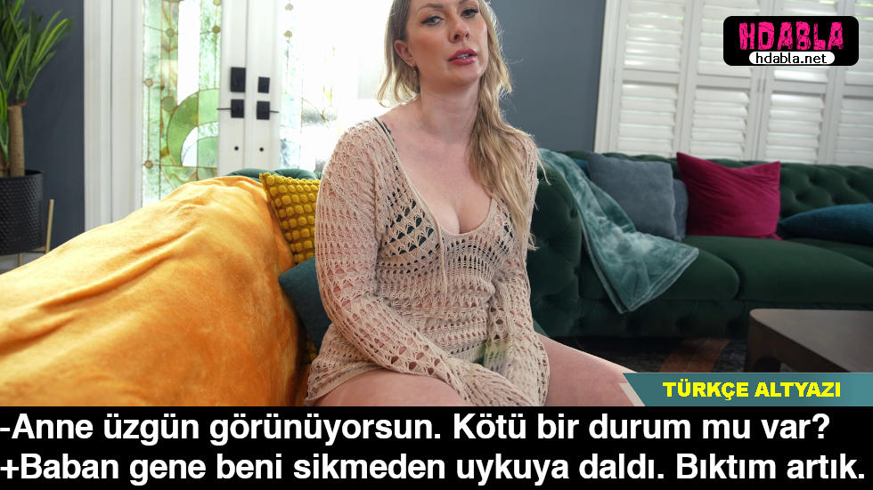 Peder Annemi sikmeden yatıp uyumuş Onun yerine valideyi ben dölledim Peder Annemi sikmeden yatıp uyumuş Onun yerine valideyi ben dölledim